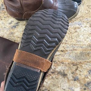 Womens sorel boots size 6